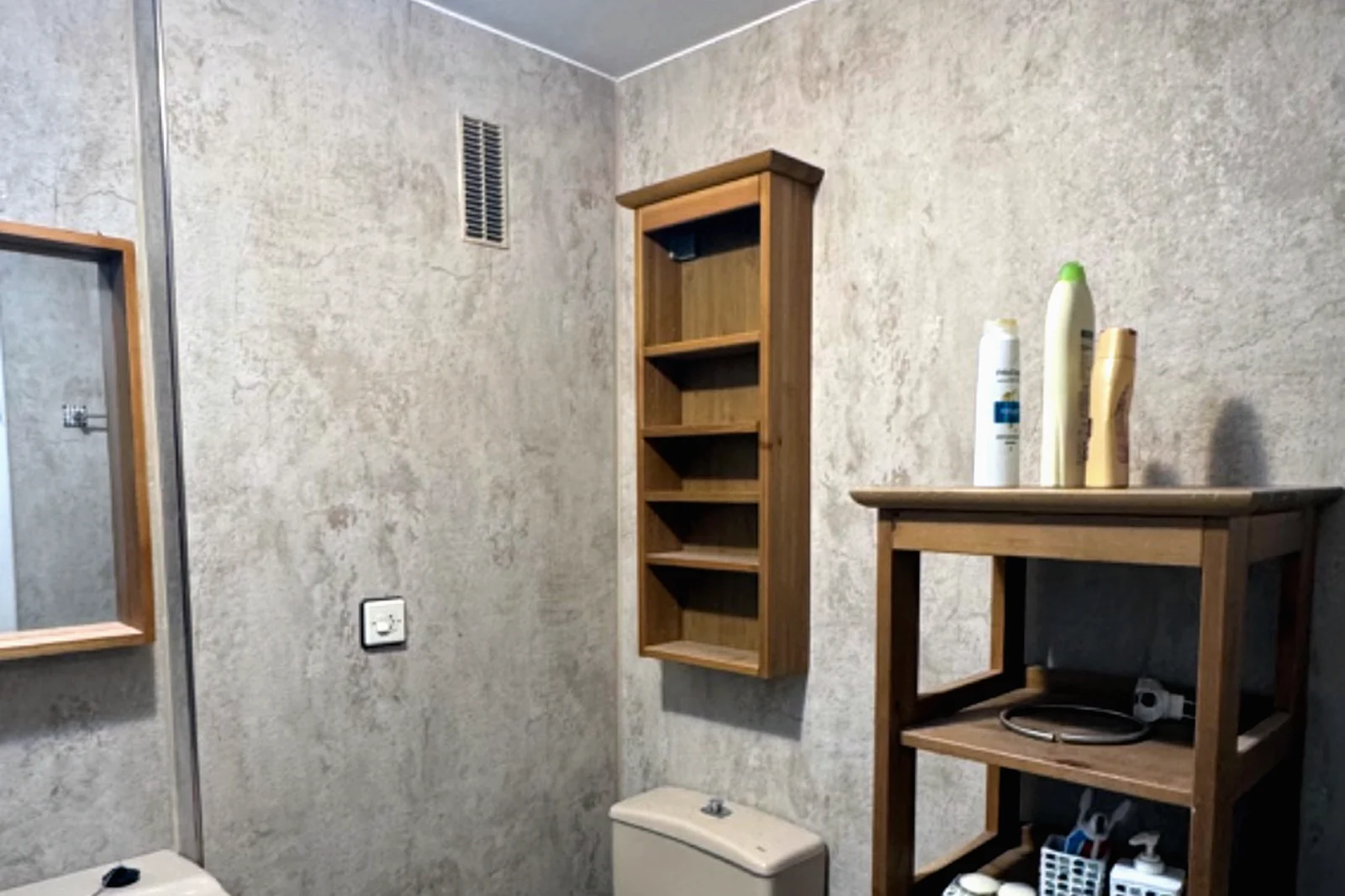 Baño revestido en microcemento continuo, sin juntas
